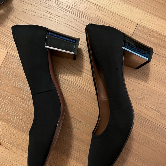 Donald J. Pliner Black Heeled Pumps - Picture 2 of 5